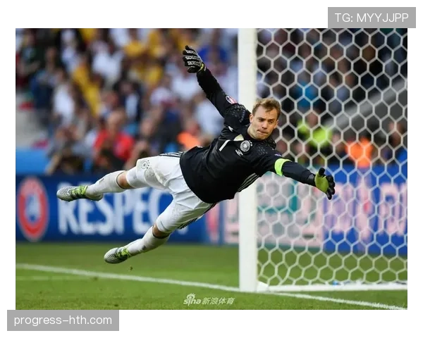 诺伊尔:从世界杯封神到重伤低谷的生涯转折解析 诺伊尔:从世界杯封神到重伤低谷的生涯转折解析