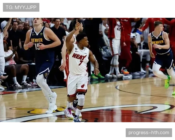 洛瑞无球跑动制造空位，提升猛龙外线火力