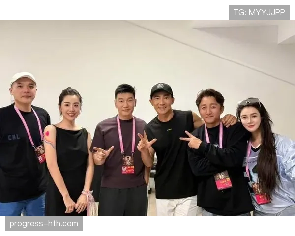 邹市明朋友圈那张家常照，买菜大妈看到都怀疑人生